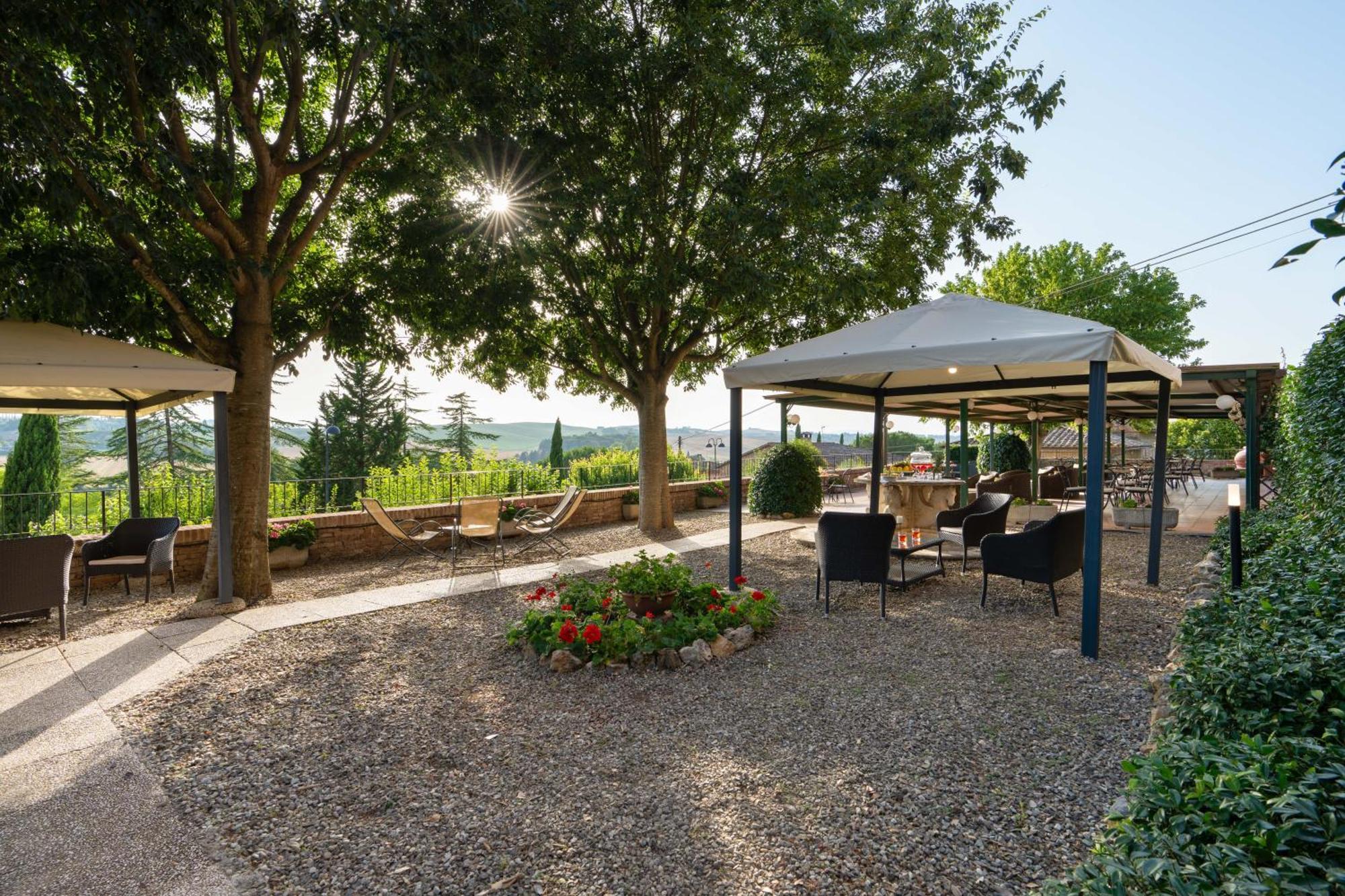 Hotel Ristorante Borgo Antico Monteroni d'Arbia Bagian luar foto