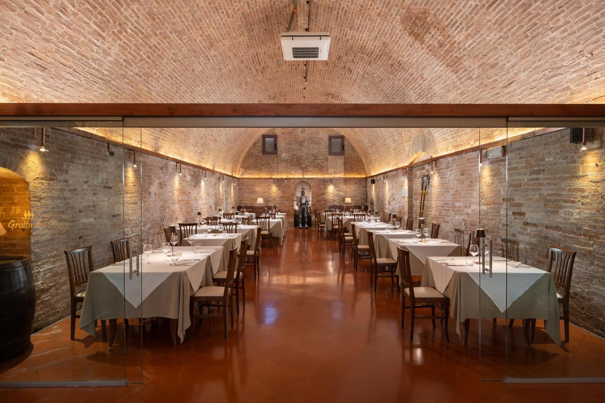 Hotel Ristorante Borgo Antico Monteroni d'Arbia Bagian luar foto